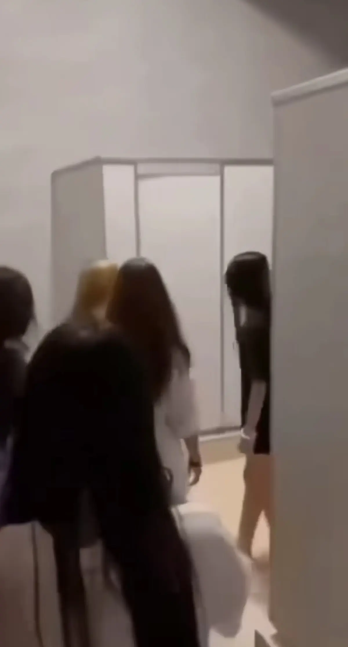 免费在线观看《厕所保卫战》女生原视频，HD高清画质流畅不卡顿 - 百度云网盘资源轻松获取