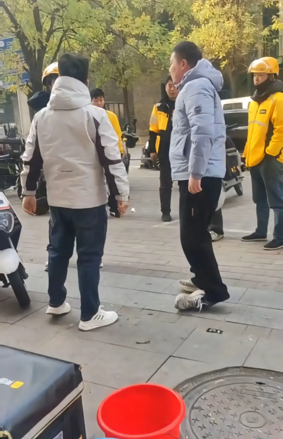 抢先看！《石家庄外卖小哥事件》完整视频 3000元工资被扣 争执始末 -原视频流出-免费下载！