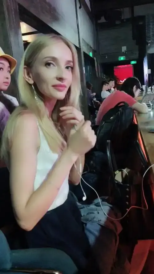 《捷克街头搭讪》系列-无广告在线观看1080P无删减-捷克街头搭讪系列人文魅力社交艺术解析