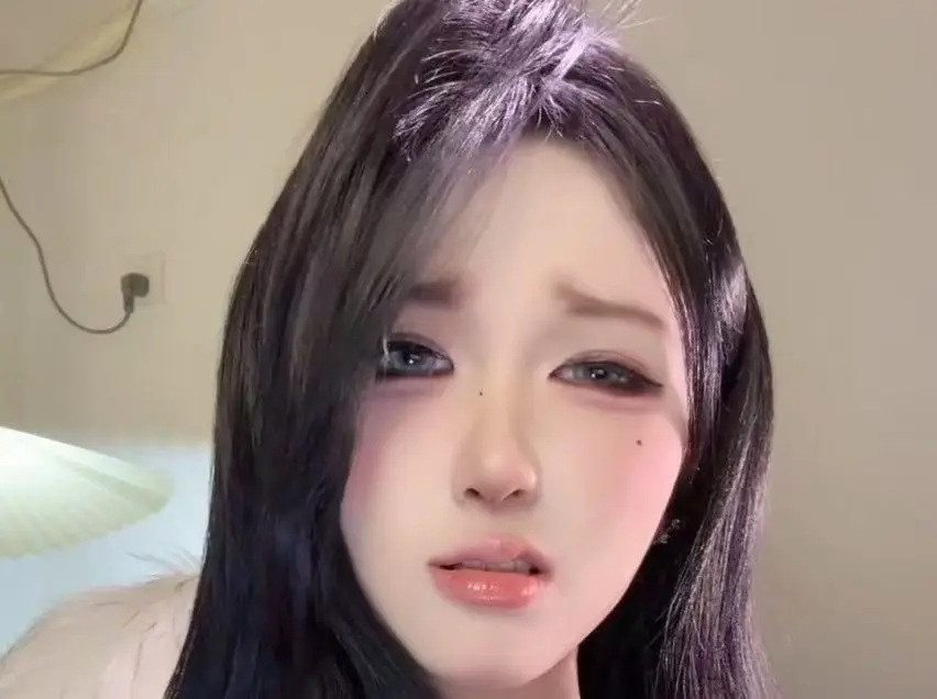 《阿黑颜系列 vlog》全季无删减免费获取-暗黑美学魅力尽显-黑颜名场面不断上新-在表情包宇宙感受浪漫
