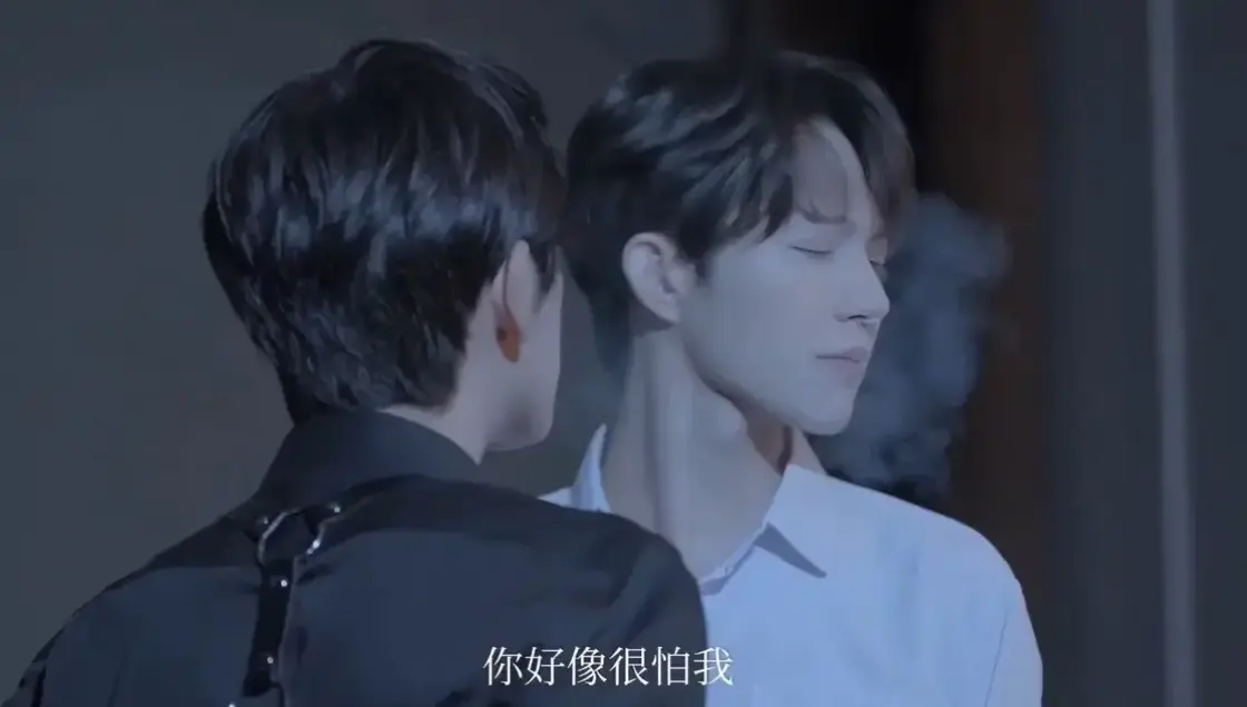 国产短剧《顾禁南囚》第一集上线！顾淮州与温骨科双男主强制爱，悬疑氛围拉满，免费在线观看！