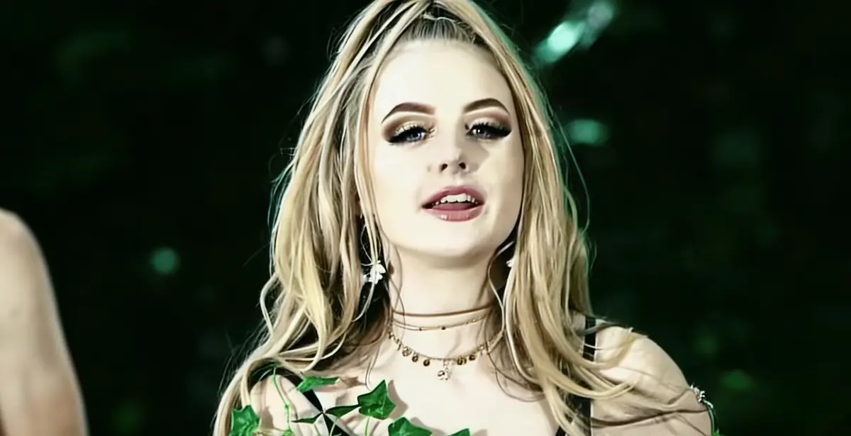 【全三部曲】-欧美满天星电影《扭曲的王座三部曲》-Rae Lil Black满天星系列蓝光原盘-《权力的游戏三部曲》未删减高清1080P中文完整版震撼上线