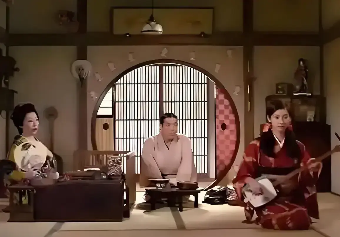 免费在线观看日本电影《感官世界》全集，高清未删减。《感官世界》改编自真实事件，探讨爱与死亡的边界，中文版字幕清晰呈现，流畅观影不卡顿！ 