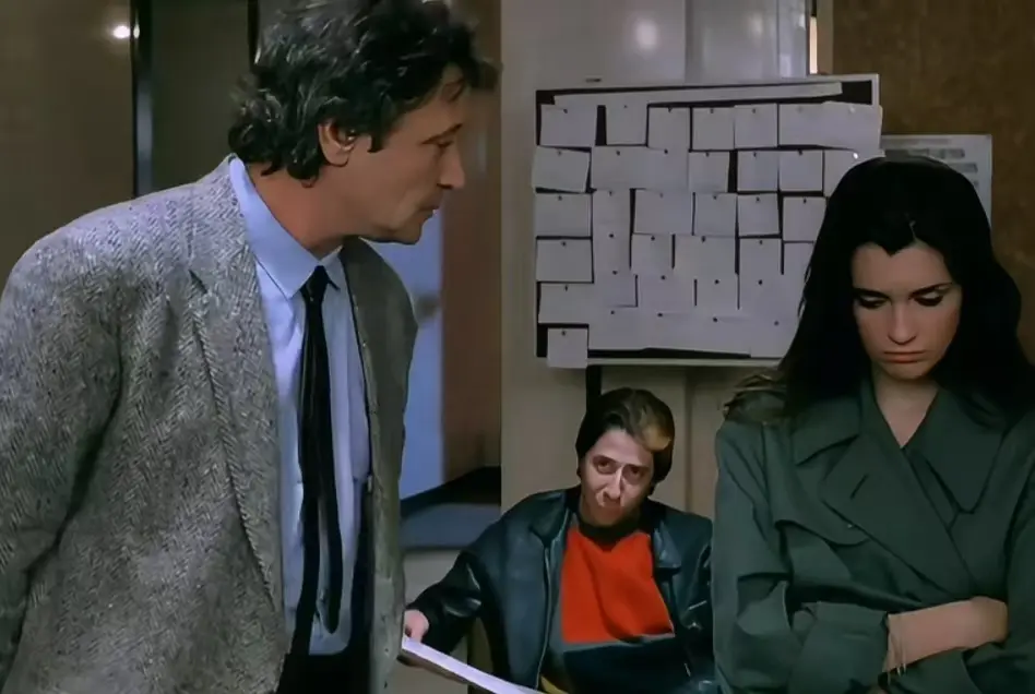 《Le couteau sous la gorge 1986》相关资源图片