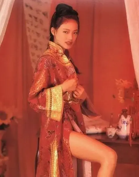 《舒淇舒掰掰》早期经典合集，包含舒淇阁楼照片，免费网盘资源持续有效，在线观看不卡顿！