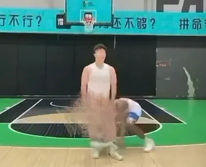抖音超火《牛教练的裤子》免费看，黑哥偷袭牛教练裤子扯下甩两圈-完整版视频无删减 在线观看《牛教练的裤子》百度云/夸克等网盘资源下载