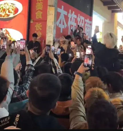 爆火出圈《长沙解放西,女子举止不当》-无删减原片直出-长沙解放西,女子举止不当大城市质感网盘秒速获取在线观看